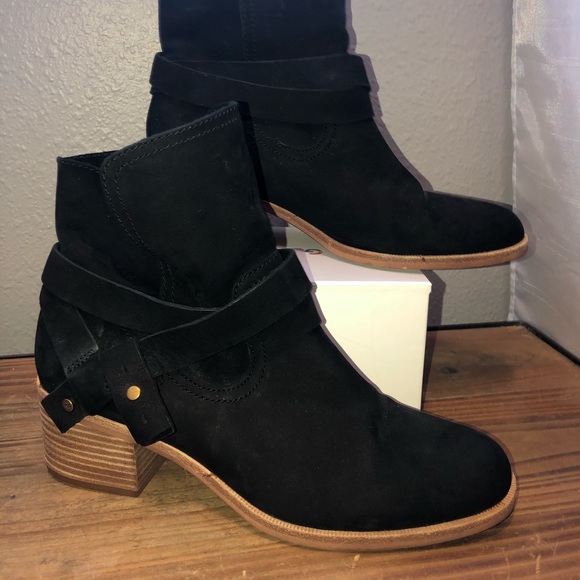 UGG Shoes - Ugg Elora Ankle Boot Size 10